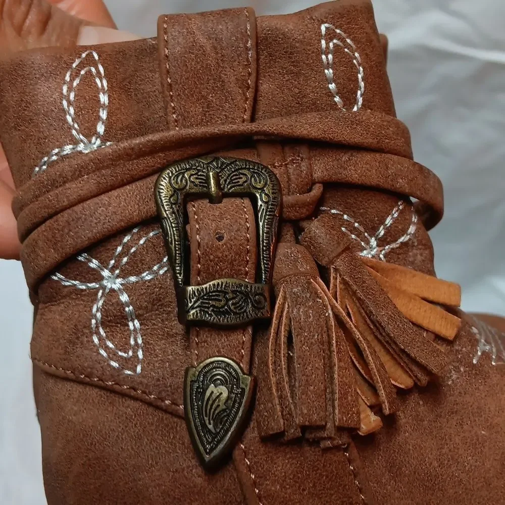 Madden Girl Mini Cowgirl Tan Suede Ankle Boots with Embroidery Size 6